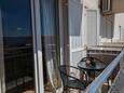 Bol, Balcony in the studio-apartment, with a sea view, (pet friendly) and WiFi.