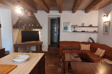 Vodice, Living room in the apartment, (pet friendly) and WiFi.