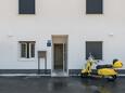 Trogir, Trogir, Parkeerplaats 23859 - Appartementen met een kiezelstrand.