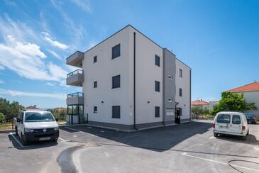 Trogir, Trogir, Overnatting 23860 - Leiligheter med en rullesteinstrand.