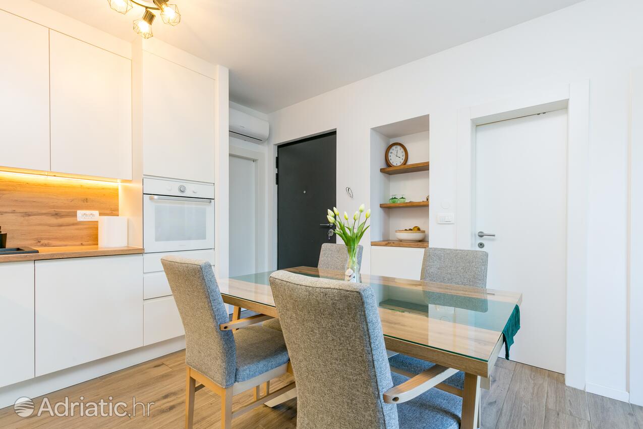 A-23868-a - Alloggi privati - Appartamenti con parcheggio Kastel Sucurac, Castelli - Kaštela