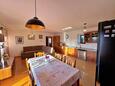 Malinska, Dining room in the apartment, (pet friendly) and WiFi.