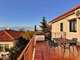 Malinska, Terrace in the apartment, with a sea view, (pet friendly) and WiFi.