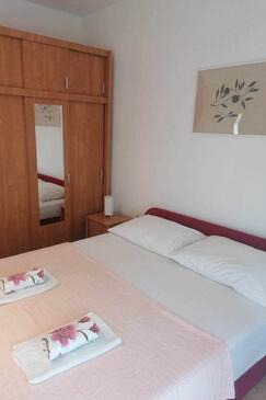 Ferienwohnungen am Meer Bilice, Krka - 23875