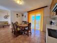 Malinska, Dining room in the apartment, air condition available, (pet friendly) and WiFi.