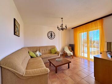 Malinska, Living room in the apartment, (pet friendly) and WiFi.