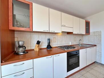 Leiligheter med parkering Malinska, Krk - 23878