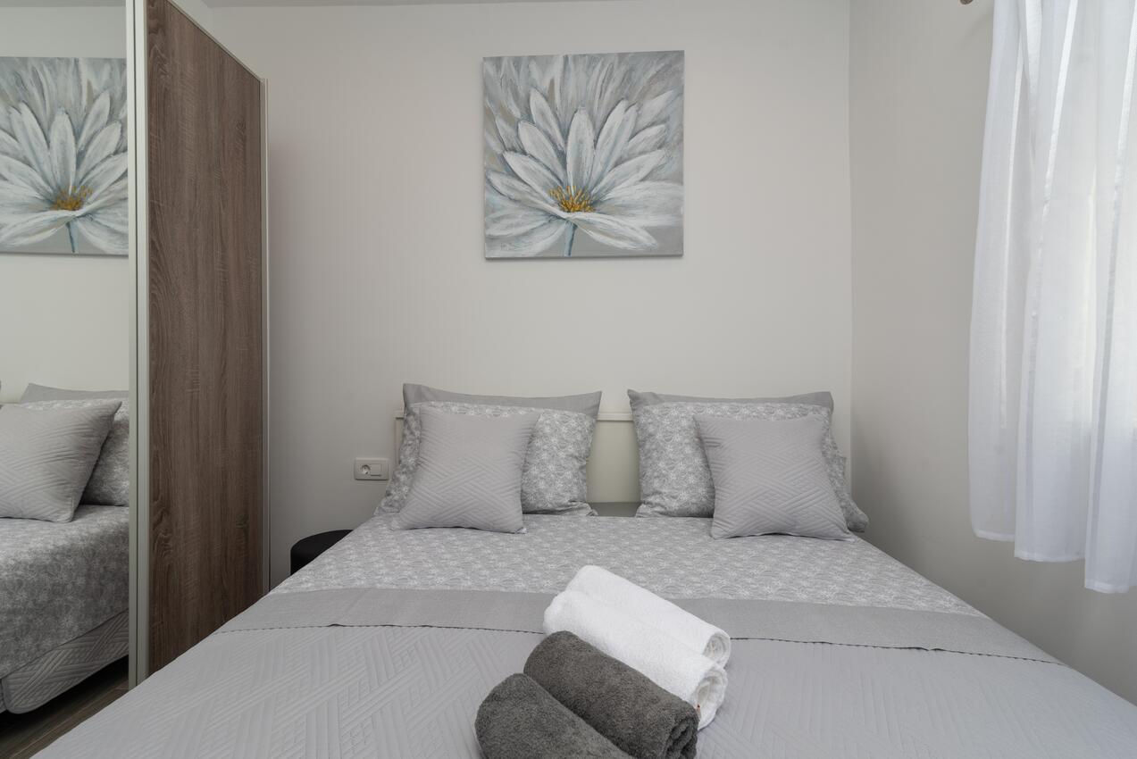 A-23880-a - Alloggi privati - Appartamenti accanto al mare Seget Vranjica, Traù - Trogir