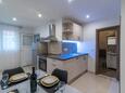 Seget Vranjica, Kitchen in the apartment, (pet friendly) and WiFi.