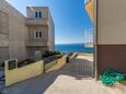 Mali Rat, Omiš, Parcheggio 23882 - Appartamenti affitto con la spiaggia ghiaiosa.