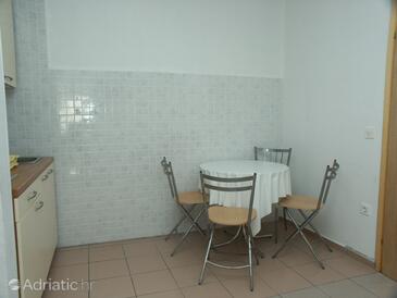 Lejligheder og værelser med parkering Crikvenica - 2389