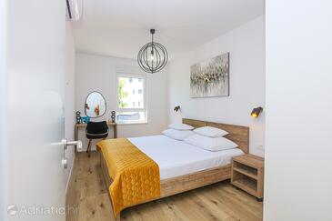 Leiligheter med parkering Vodice - 23894