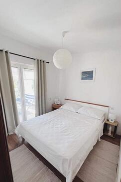 Apartments with terrace Vir, North Dalmatia