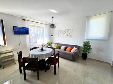 Leiligheter med parkering Malinska, Krk - 2390