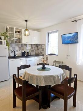 Ferienwohnungen mit Parkplatz Malinska, Krk - 2390