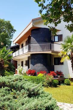 Apartments With Parking Space Malinska, Krk - 2390 - Malinska