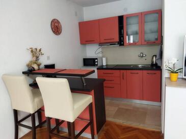 Supetar, Jídelna v ubytování typu studio-apartment, WiFi.