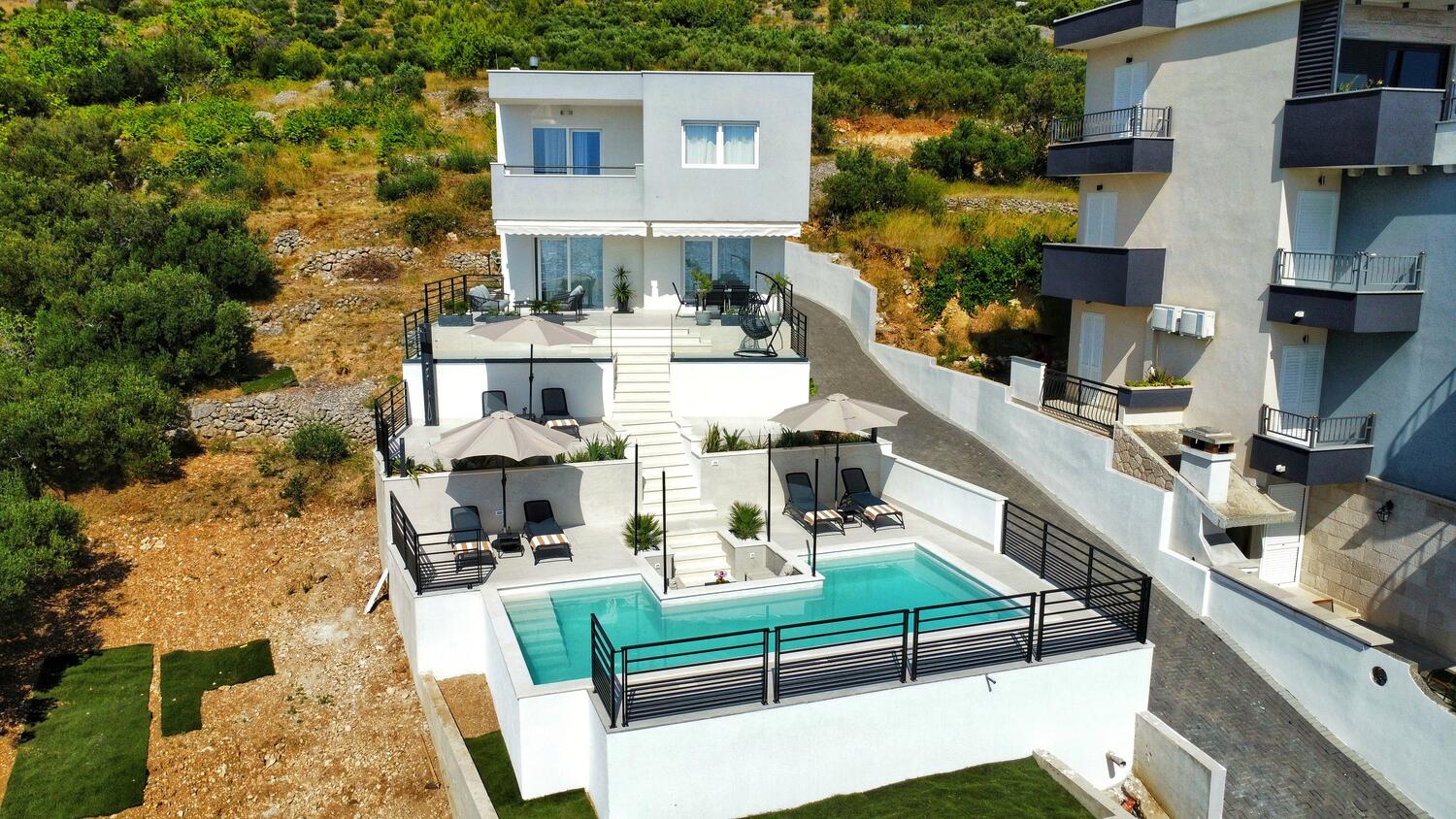 Logi - Familjehus med pool Podgora, Makarska