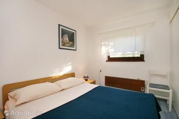 Apartmaji s parkingom Njivice, Krk - 2391