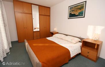 Apartmaji s parkingom Njivice, Krk - 2391