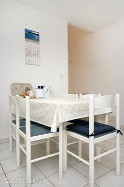 Appartements avec parking Njivice, Krk - 2391