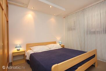 Apartmaji s parkingom Njivice, Krk - 2391