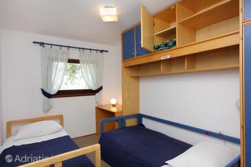 Apartmaji s parkingom Njivice, Krk - 2391