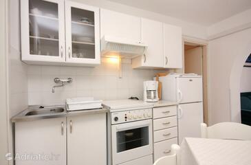 Apartmanok parkolóhellyel Njivice, Krk - 2391