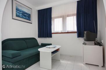 Apartmaji s parkingom Njivice, Krk - 2391