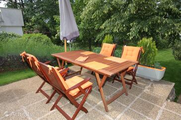 Apartmaji s parkingom Njivice, Krk - 2391