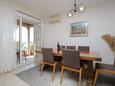 Trogir, Dining room in the apartment, air condition available and WiFi.