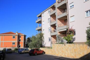 Trogir, Trogir, Overnatting 23910 - Leiligheter med en rullesteinstrand.