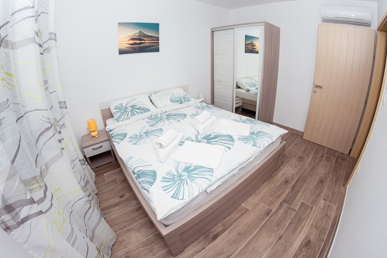 Appartementen met zwembad geschikt voor gezinnen met kinderen Biograd na Moru, Biograd - 23912