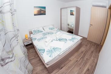 Lejligheder med pool egnet til familier med børn Biograd na Moru, Biograd - 23912