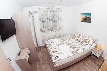 Lejligheder med pool egnet til familier med børn Biograd na Moru, Biograd - 23912