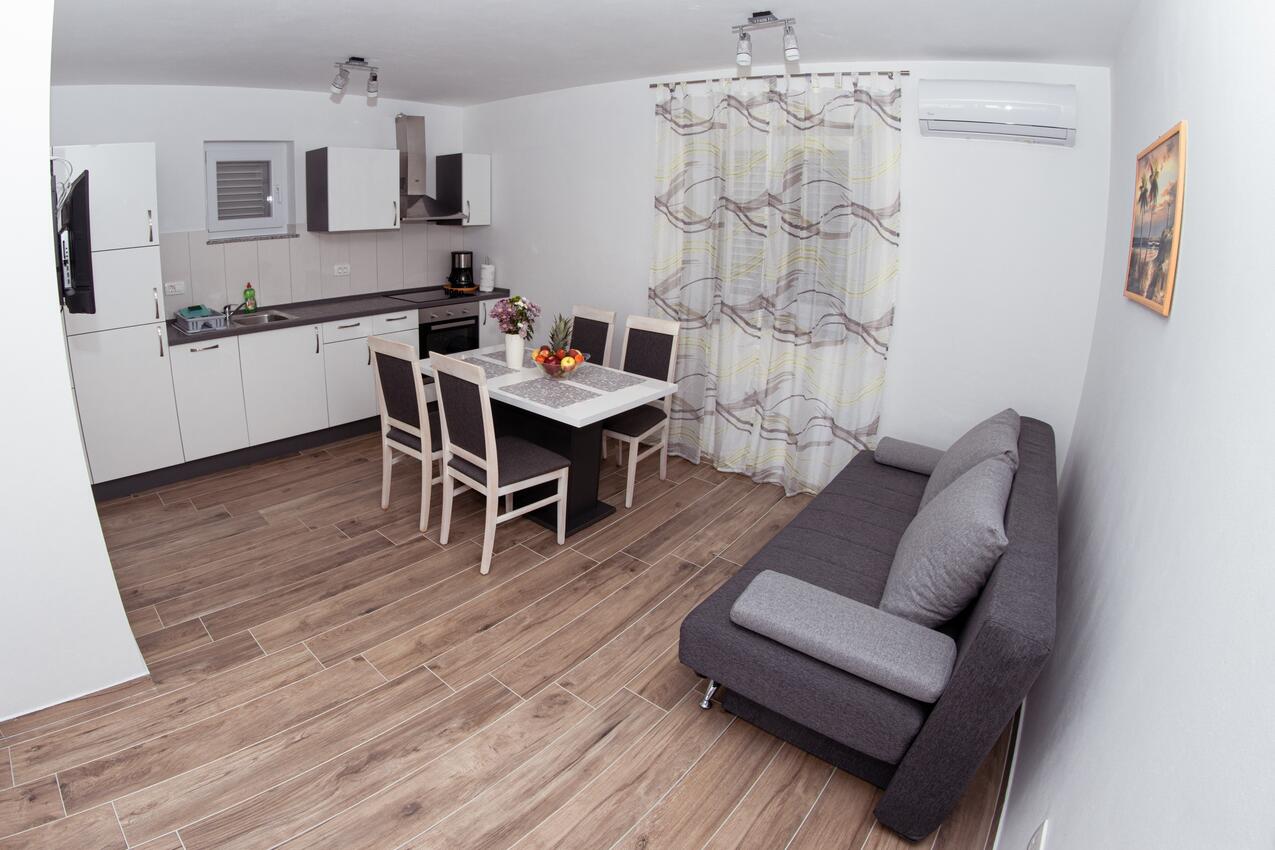 Leiligheter med basseng som passer for familier med barn Biograd na Moru, Biograd - 23912