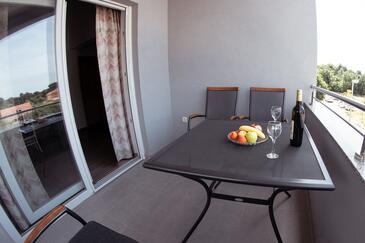 Lejligheder med pool egnet til familier med børn Biograd na Moru, Biograd - 23912