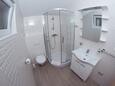 Biograd na Moru, Kúpeľňa v ubytovacej jednotke studio-apartment, WiFi.