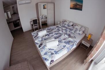 Lejligheder med pool egnet til familier med børn Biograd na Moru, Biograd - 23912