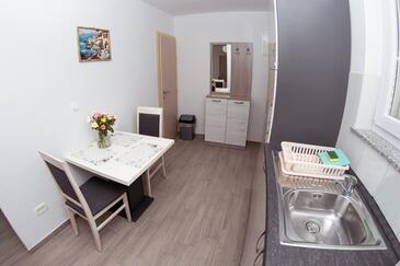 Biograd na Moru, Столовая в размещении типа studio-apartment, WiFi.