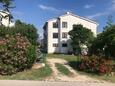 Baška, Krk, Parkolóhely 23913 - Apartmanok kavicsos stranddal.