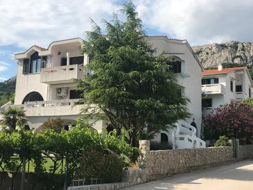 Baška, Krk, Objekt 23913 - Apartmani sa šljunčanom plažom.