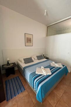 Studio apartments with terrace Omiš, Central Dalmatia