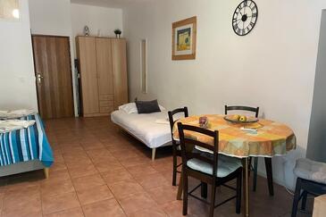 Studio apartments with terrace Omiš, Central Dalmatia