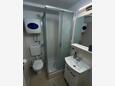 Omiš, Bathroom in the studio-apartment, (pet friendly) and WiFi.