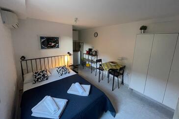 Studio apartments with terrace Omiš, Central Dalmatia