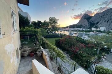 Studio apartments with terrace Omiš, Central Dalmatia