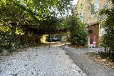 Studio apartments with terrace Omiš, Central Dalmatia