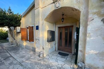 Studio apartments with terrace Omiš, Central Dalmatia
