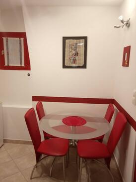 Baška, Dining room in the apartment, (pet friendly) and WiFi.